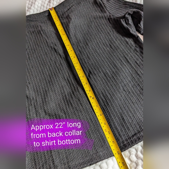 Size small, black waffle weave style V neck lightweight t shirt, EUC - Picture 9 of 9